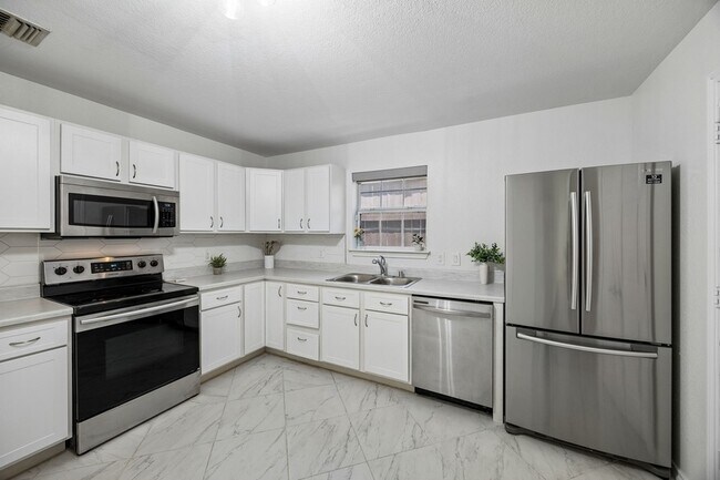 Building Photo - 630 W Neely St