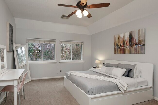 Building Photo - 31 Bluff Creek Pl