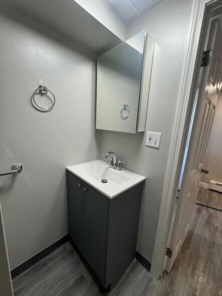 Building Photo - 43 Madison St