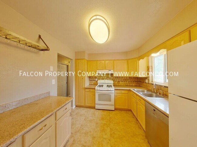 Building Photo - 1339 Hathaway Dr