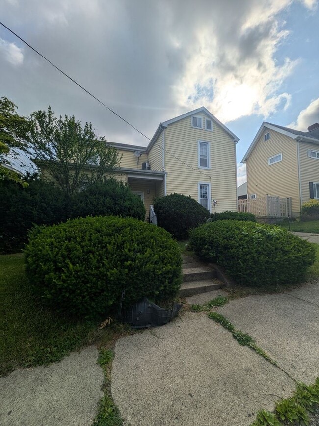 Building Photo - 725 Chartiers St