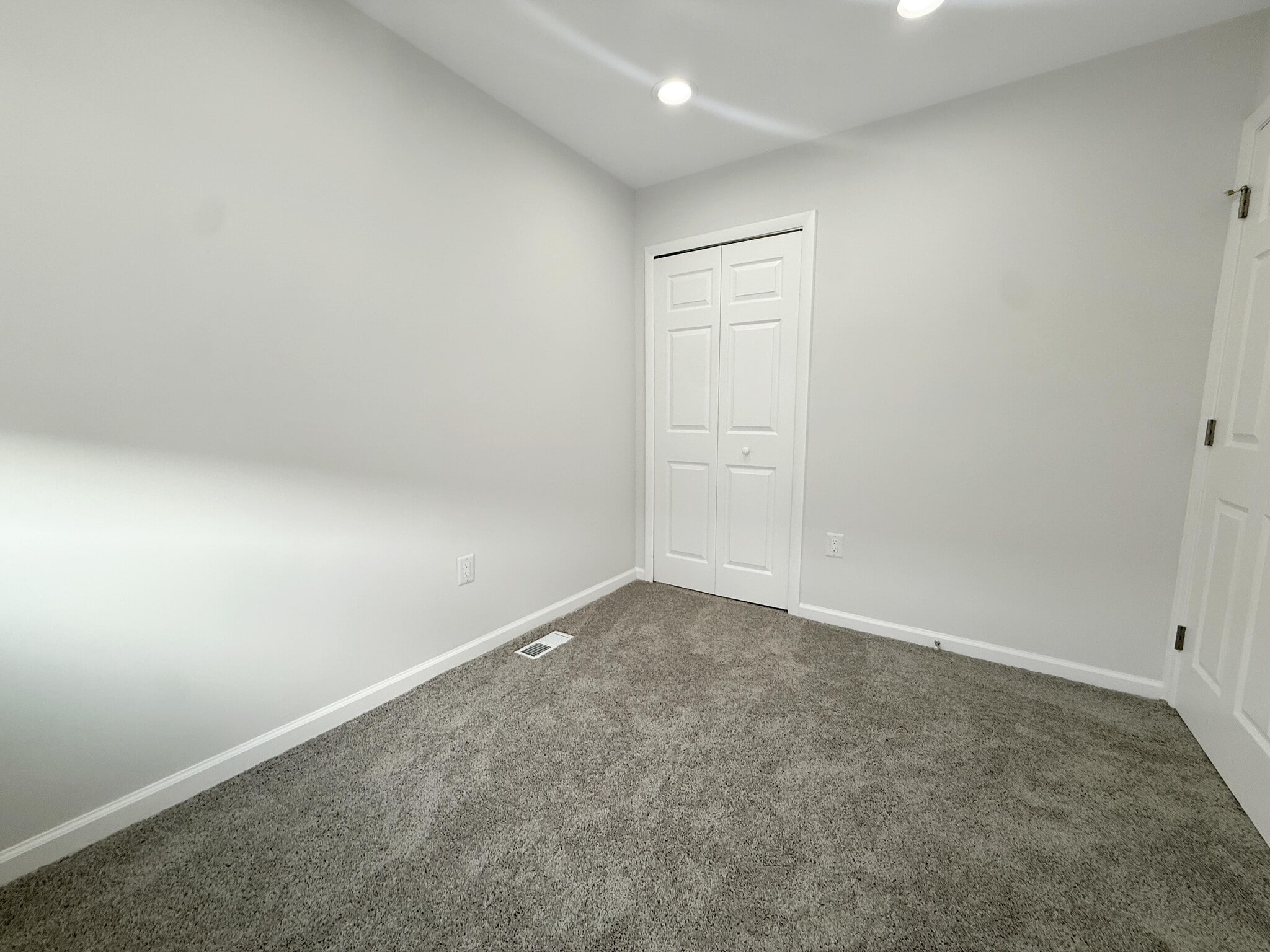 Room 4 - 1344 Barnaby Ter SE