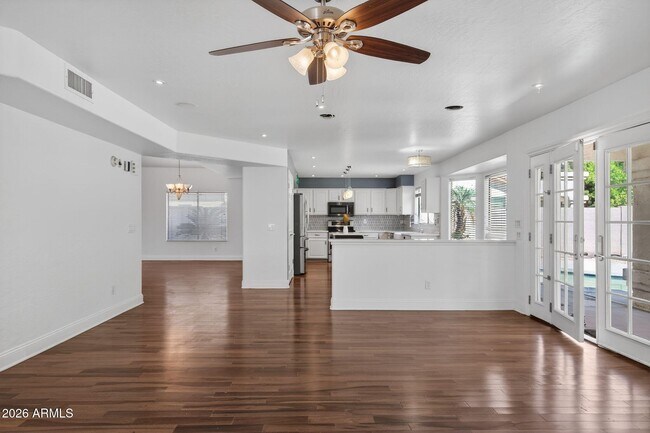 Building Photo - 3241 S Horizon Pl