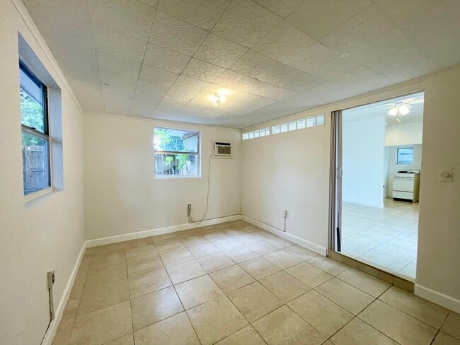 Building Photo - 320 SW 21st St