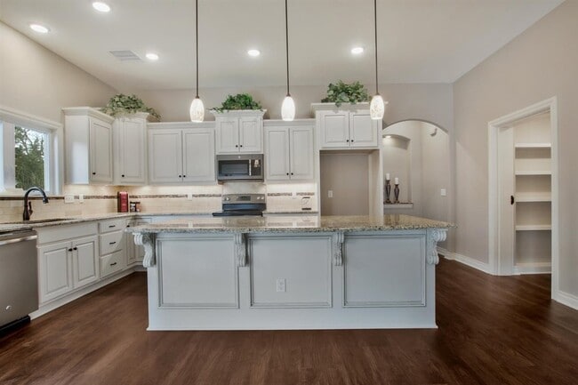 Building Photo - 12621 E Zimmerly St