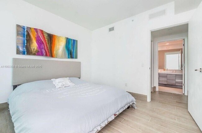 Building Photo - 1080 Brickell Ave