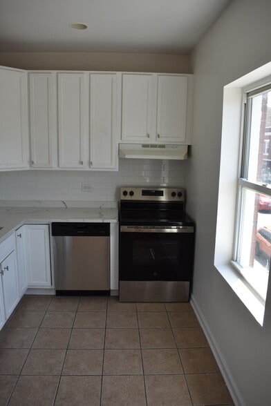 Kitchen - 3906 W Belmont Ave