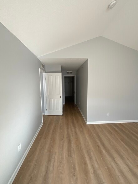 Building Photo - 28957 Cullen Dr