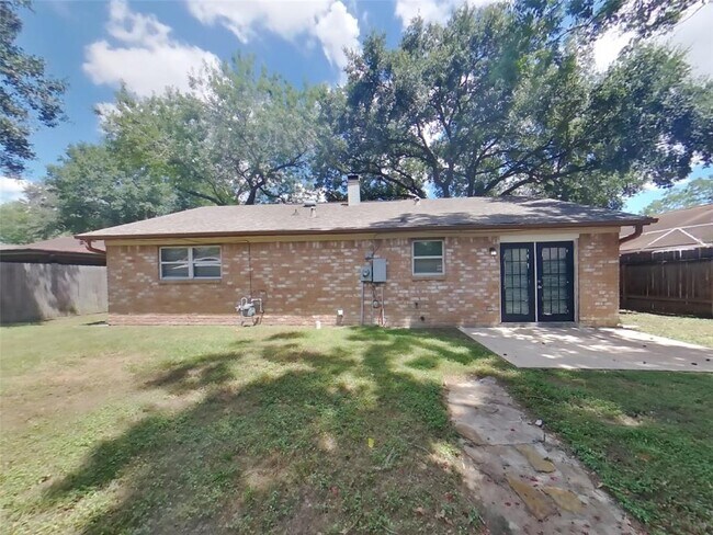 Building Photo - 22023 Singing Spurs Dr