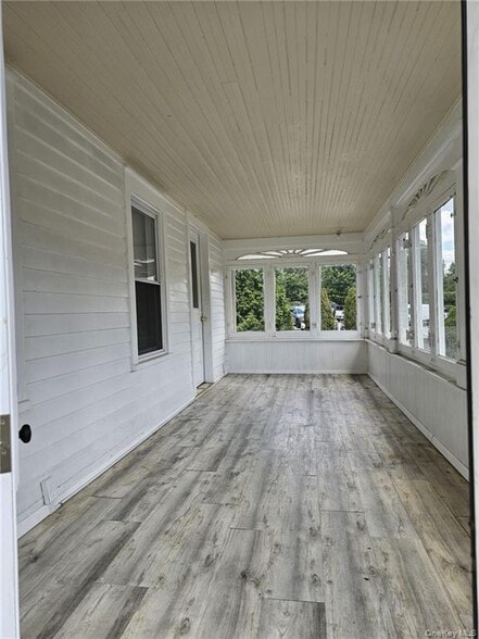 Building Photo - 227 Saw Mill River Rd