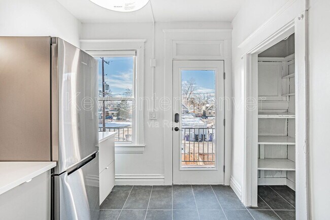 Building Photo - 227 S Logan St