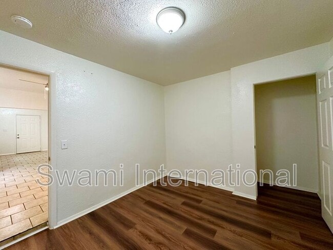 Building Photo - 1733 1/2 E. 63rd St.