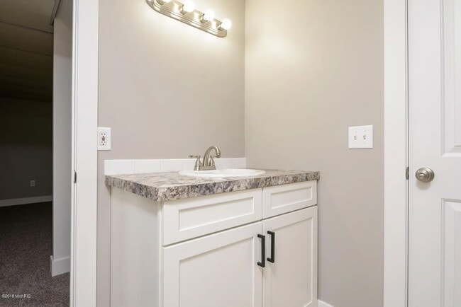 Building Photo - Spacious 3BR Duplex with Finished Basement & 2-Car Garage in Otsego