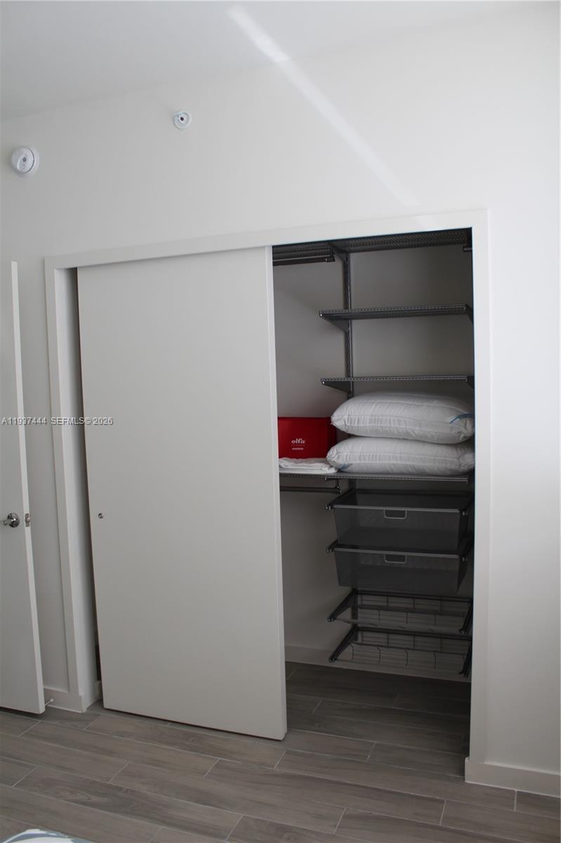 Building Photo - 999 SW 1st Ave