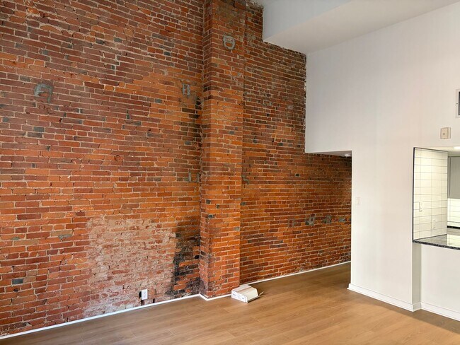 Building Photo - Welcome to Urban Elegance in the Heart of Historic Old City, Philadelphia