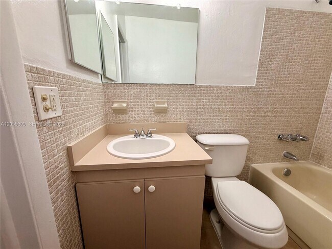 Building Photo - 1502 N 57th Terrace