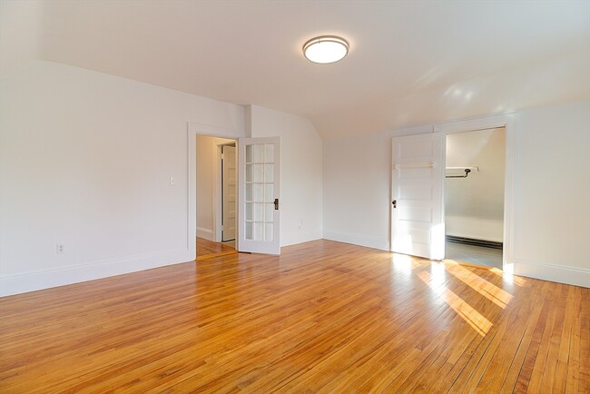 Building Photo - 430 N Main St