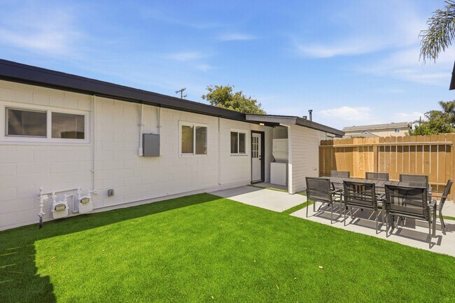 Building Photo - 1382 Grove Ave