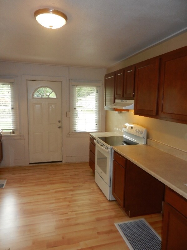 Building Photo - 632 S Loomis Ave