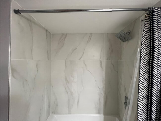 Building Photo - 400 Palm Cir W