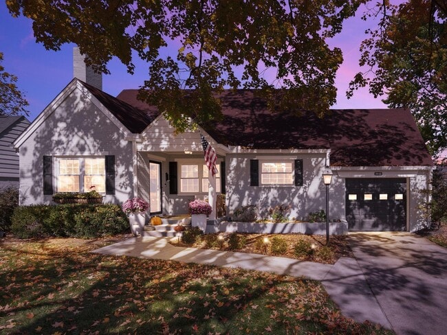 Building Photo - 2048 Jervis Rd