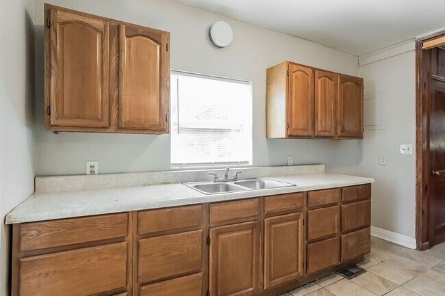 Building Photo - 1000 46th St Ensley