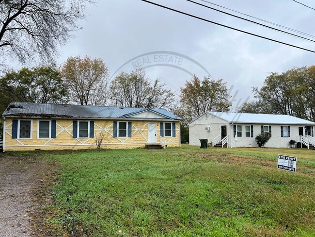 Building Photo - On Special: Two Bedroom Ranch Duplex in No...
