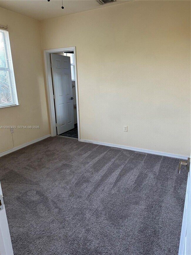 Building Photo - 645 E Mowry Ct