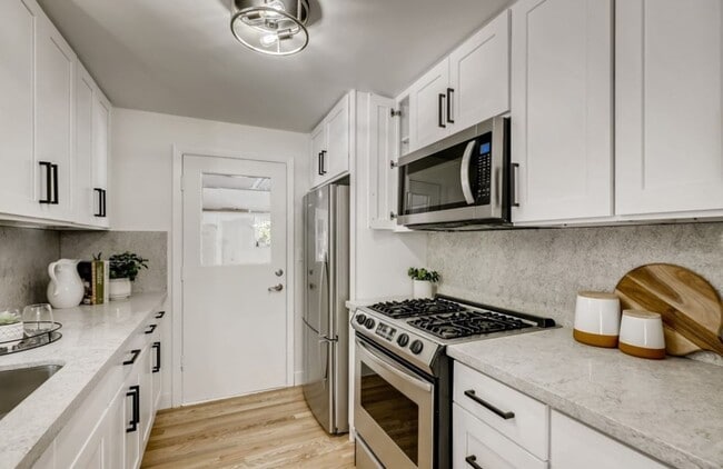 Building Photo - 3Bd/1.75Ba Seattle House