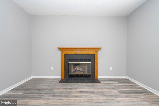 Building Photo - 11 Poplar Grove Ave