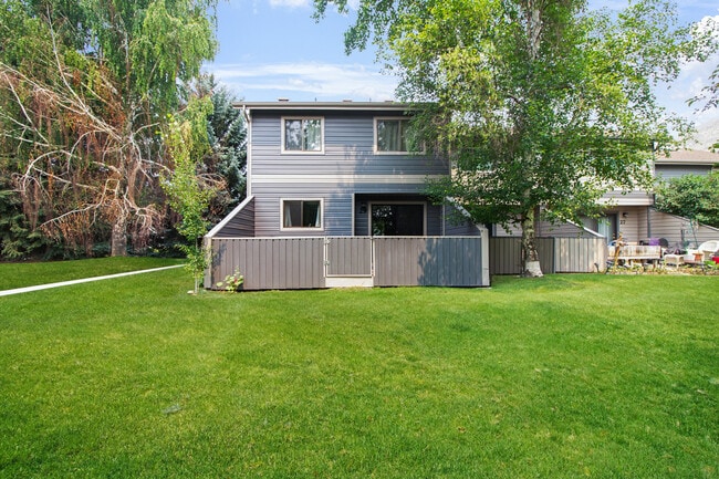 Building Photo - 850 Shenandoah Dr