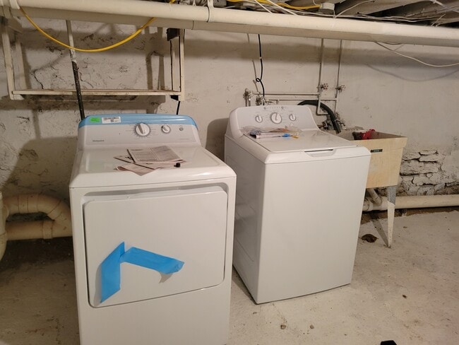 Building Photo - 2325 Belgrade St