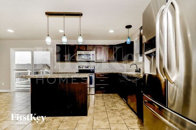Building Photo - 215 Rolling Rock Creek Dr