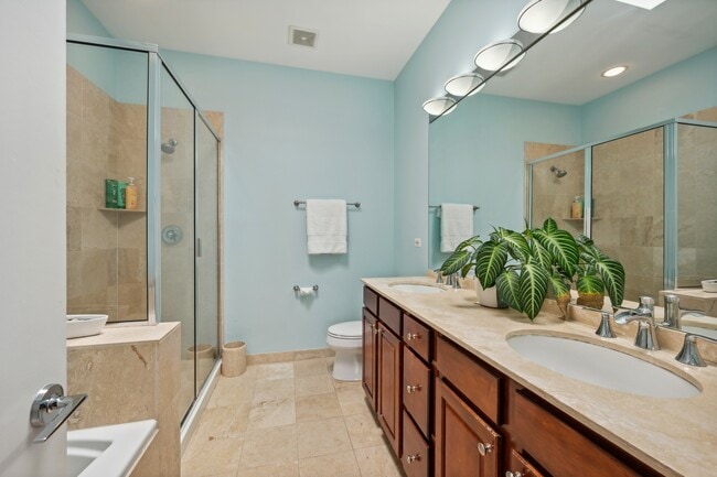 Building Photo - 330 N Clinton St