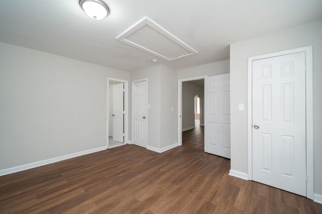 Building Photo - Charming Corner-Lot Home in Bessemer – So ...