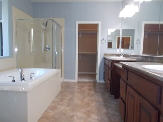 Building Photo - Stylish Summerlin Townhome with Private Co...