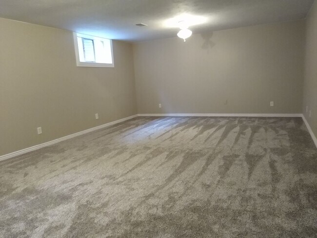 Building Photo - Stunning 4 bedroom 2 bath Virginia Village...