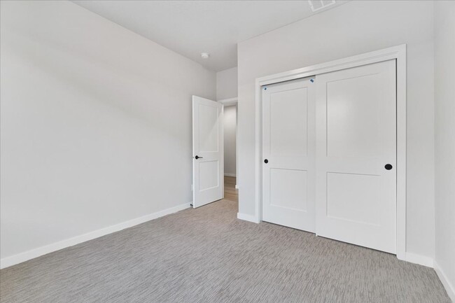 Building Photo - Single-Level Serenity: Your 3 Bedroom, 2 Bath Dream Home Awaits