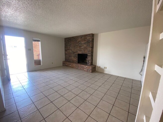 Building Photo - 1226 N LBJ Dr