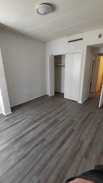 Building Photo - 904 Brightwood Manor Dr