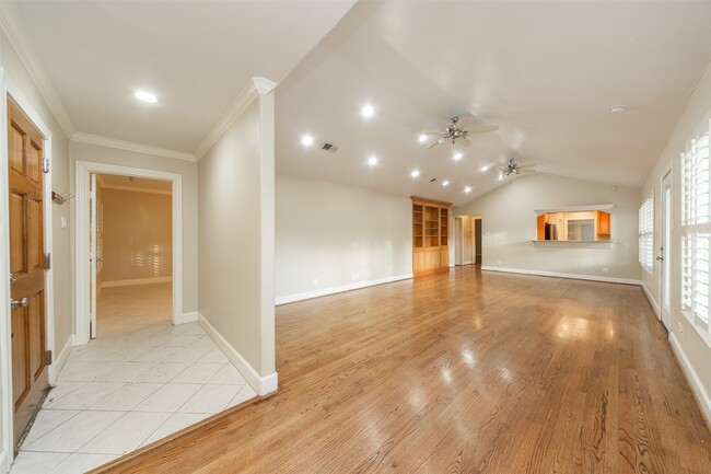 Building Photo - 3023 Conway St