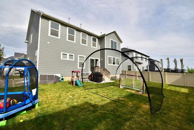 Building Photo - Spacious 5 Bed in Herriman Home in Prime Location!