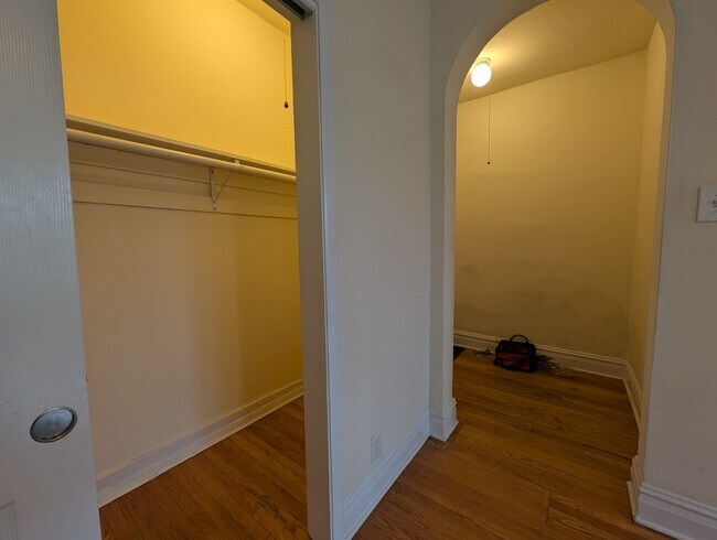 Building Photo - 2704 N Sawyer Ave