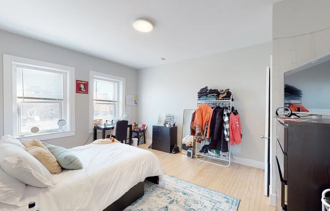 Building Photo - 1284 Commonwealth Ave