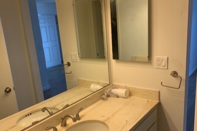 Building Photo - 11610 Moorpark St