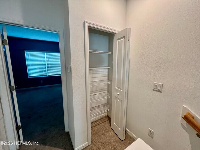 Building Photo - 233 Annies Pl