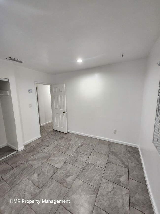 Building Photo - Beautiful remodel 3 bed 2 bath house