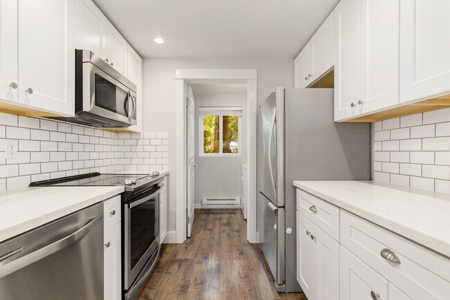 Building Photo - Modern 2 Bedroom 2 Bathroom Condo Close to Downtown Kirkland