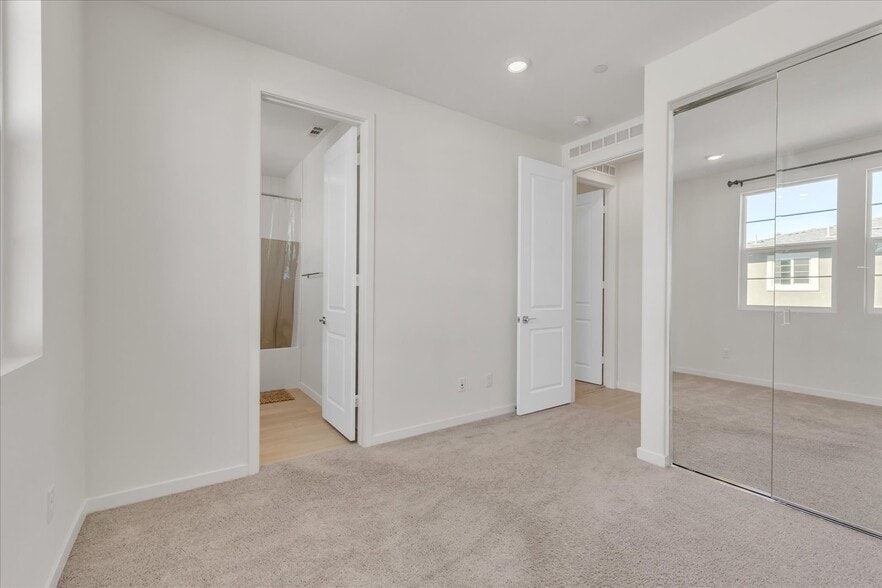 Building Photo - 27116 Valley Oak Pl