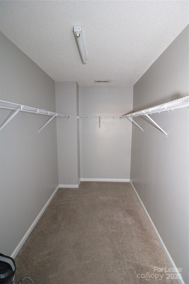 Building Photo - 1001 Boulder Dr